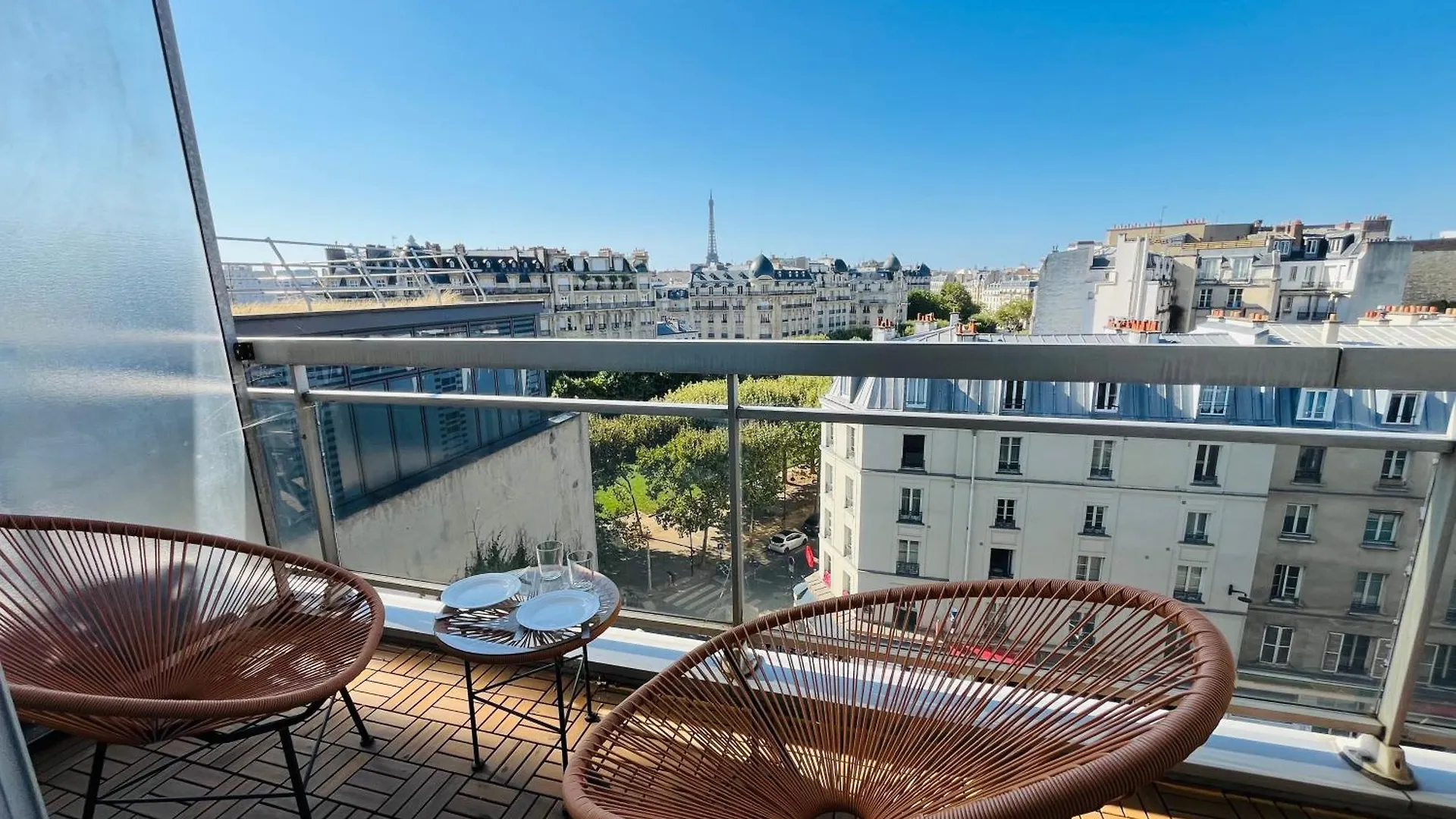 Parisian Elegance With Eiffel Tower View *
